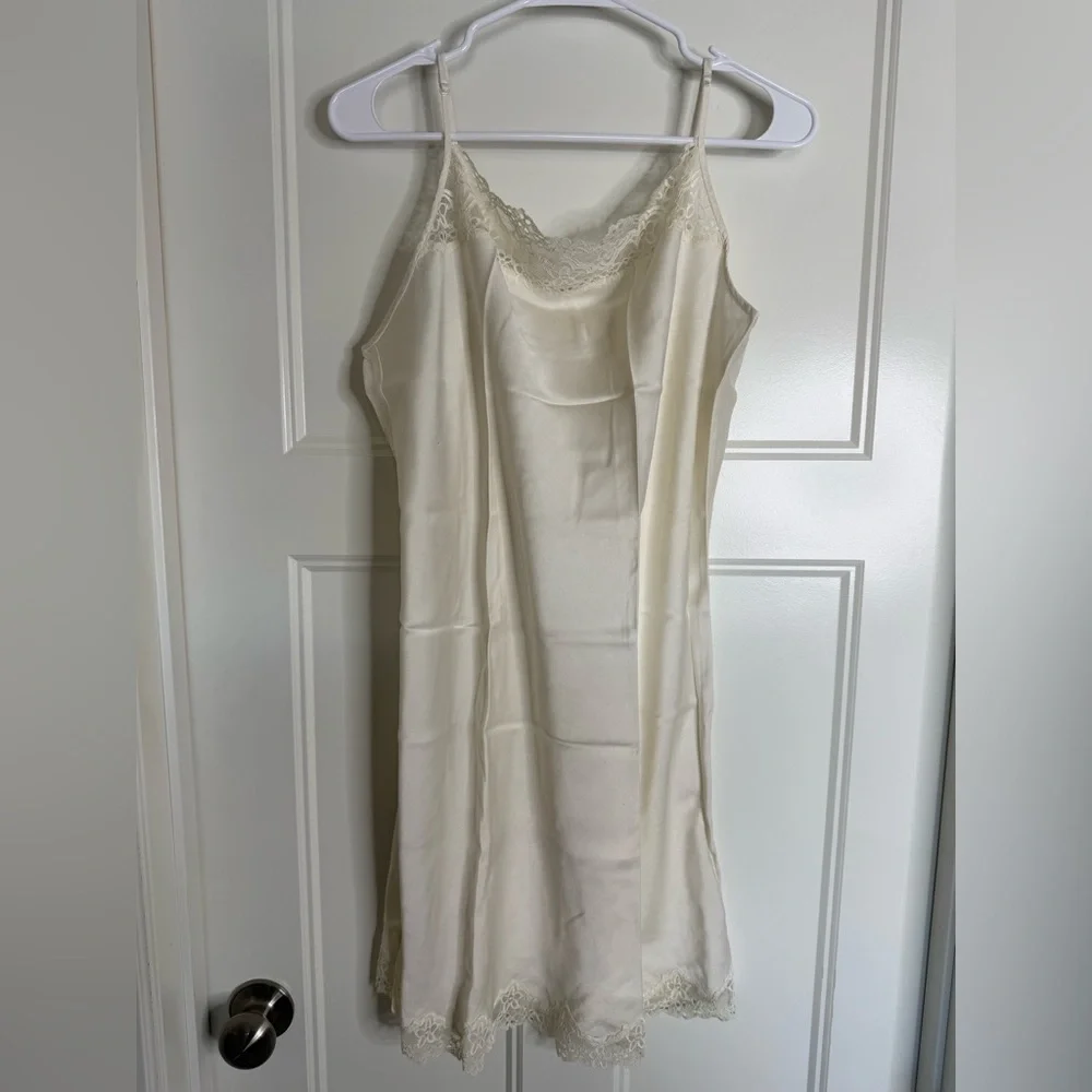 Women’s Elegant Cream Silk Robe and Slip Set, size 1X - Picture 5 of 13